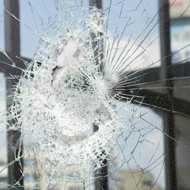 Gebroken glas kan voorkomen worden door doorvalveiligheidsfolie